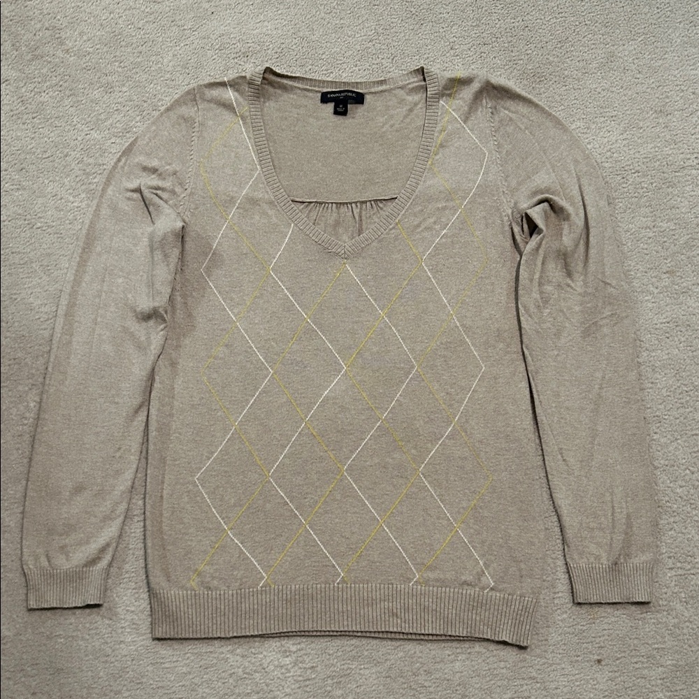 Banana Republic Beige V-Neck Argyle Sweater